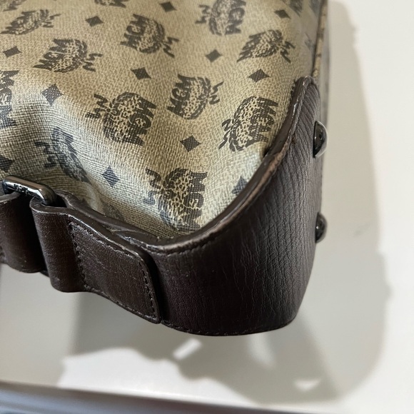 MCM MESSENGER BAG - Picture 13 of 16